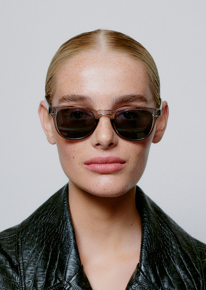 Bate Gray Transparent
