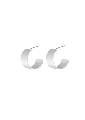 Chunky hoop waterproof silver earring. Our waterproof jewellery is crafted in 40% recycled, hypoallergenic stainless steel which makes them highly durable.