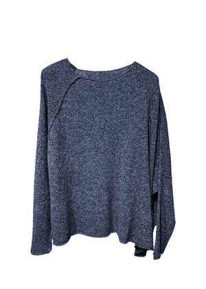 Raw edges punk sweater with dropped shoulders and an eye-catching asymmetric hemline for a stylish yet cozy and casual look.Because of the mix of fibres, like wool and silk, the texture of the sweater feel really soft and warm on the skin.