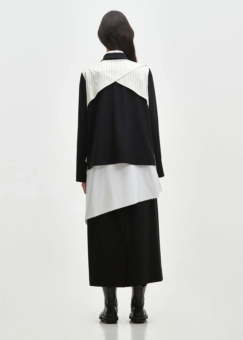 Short jacket, cut for a relaxed slightly A-line silhouette with a lapel collar, made of blended cool wool-type viscose fabric. BAYA can be worn reversibly