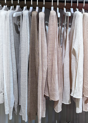 A long-sleeved, boat-neck, salmon-colored sweater made of linen and polyamide, displayed on a plain background.
