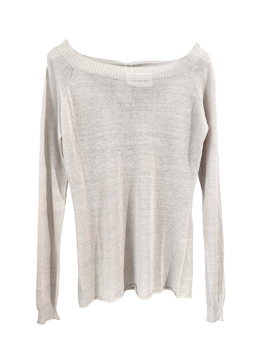 This trendy boat neck, featuring long sleeves that accentuate your curves, is the ultimate timeless pullover. It effortlessly elevates any casual outfit and adds the perfect touch of femininity to every occasion