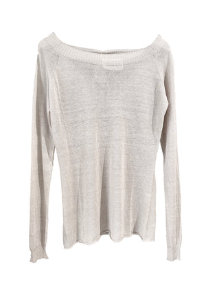 This trendy boat neck, featuring long sleeves that accentuate your curves, is the ultimate timeless pullover. It effortlessly elevates any casual outfit and adds the perfect touch of femininity to every occasion