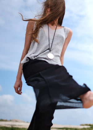 This top is like the sexy alter ego of the Miaou Top, complete with a playful halter back. With a wide V front neckline and open halter back. Its lightweight and slightly sheer texture