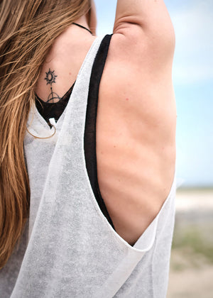 This top is like the sexy alter ego of the Miaou Top, complete with a playful halter back. With a wide V front neckline and open halter back. Its lightweight and slightly sheer texture