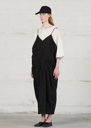 Long dress with thin straps, cut for a relaxed fit, made of soft cotton poplin. CASO features a V neck both in the front and back, open low armholes creating draping on the sides, and decorative nervirs on the front side.