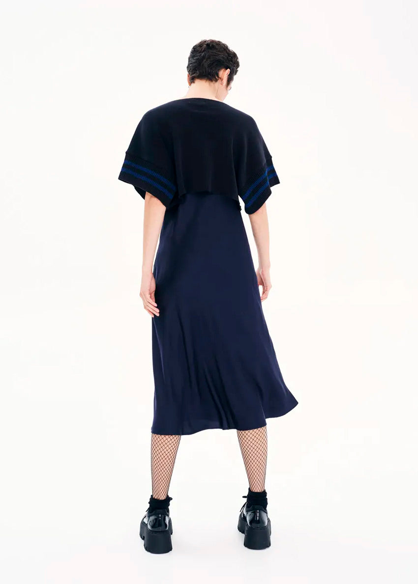Knit short – sleeved crop top made of 100% Greek cotton in a loose fit. It features a design with details of stripes.