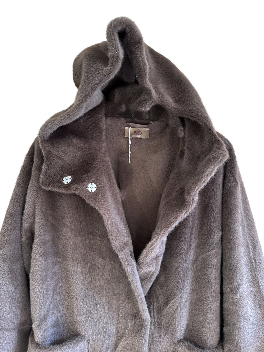 This ultra-fine faux-fur coat features a high density weave of fibres that are thinner than silk, providing a soft and fluffy texture. The coat is fully lined and includes a hoodie, plank frontal pockets, and metallic staples, all in a solid color. 