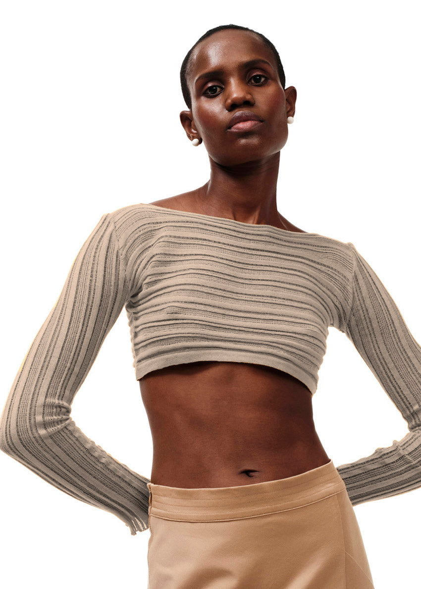 Knitted long sleeved crop top with the “Archetypes” rib pattern and yarn made of 100% high quality Greek cotton, in a fitted silhouette. It has a boat neckline.