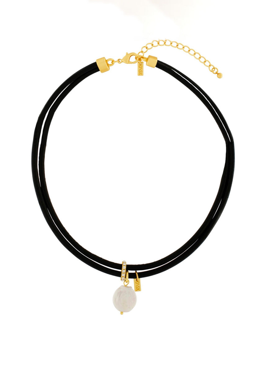 Short Pearl Necklace
