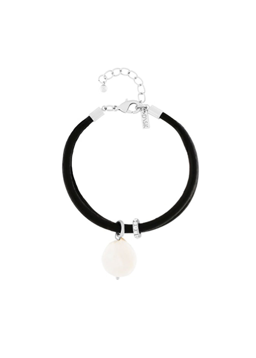 Short Pearl Leather Bracelet