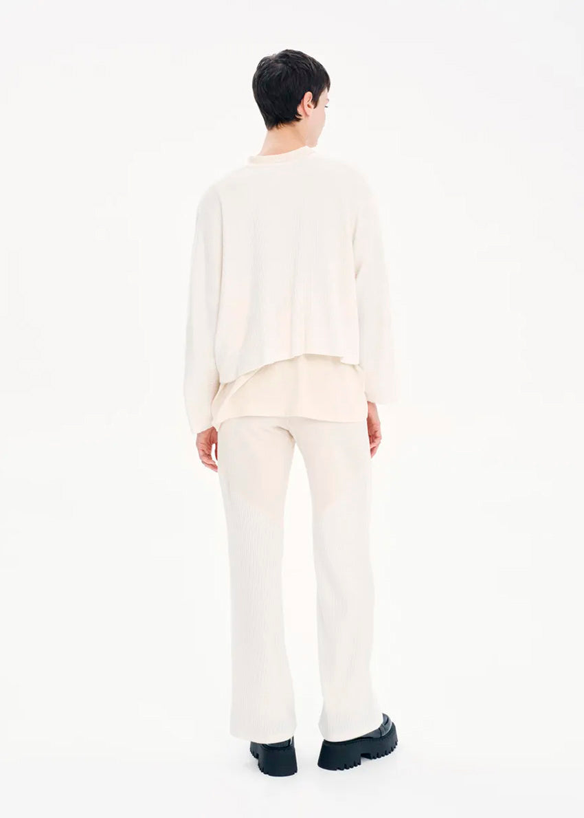 High waisted trousers made of a combination of two different fabrics in a straight line that feature an elastic waist