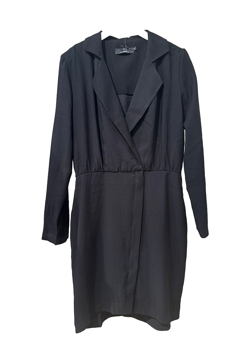 Draped Out blazer dress made of soft and supple viscose with a cupro touch. It has a lapel collar It has long sleeves It closes at the front with a two-way zipper and has a concealed button It is form-fitting on the bottom part while it is slightly looser on the top