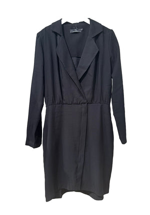 Draped Out blazer dress made of soft and supple viscose with a cupro touch. It has a lapel collar It has long sleeves It closes at the front with a two-way zipper and has a concealed button It is form-fitting on the bottom part while it is slightly looser on the top