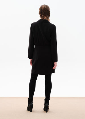 Draped Out blazer dress made of soft and supple viscose with a cupro touch. It has a lapel collar It has long sleeves It closes at the front with a two-way zipper and has a concealed button It is form-fitting on the bottom part while it is slightly looser on the top