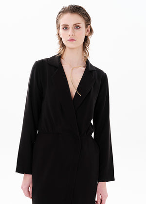 Draped Out blazer dress made of soft and supple viscose with a cupro touch. It has a lapel collar It has long sleeves It closes at the front with a two-way zipper and has a concealed button It is form-fitting on the bottom part while it is slightly looser on the top