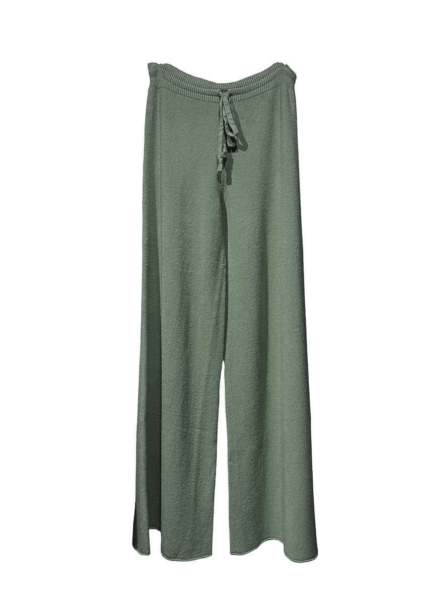 Long wide green pants made of a soft viscose blend, they feature elastic drawstring, perfect for resort lifestyle, travel comfort and fireplace parties