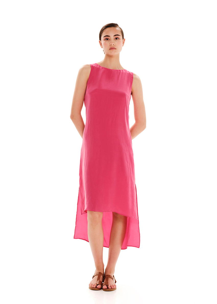 This 100% cupro dress features a soft U-shaped collar detail at the back of the neck. With a shorter length in the front and longer in the back, it exudes elegance and modernity, perfect for any special occasion.