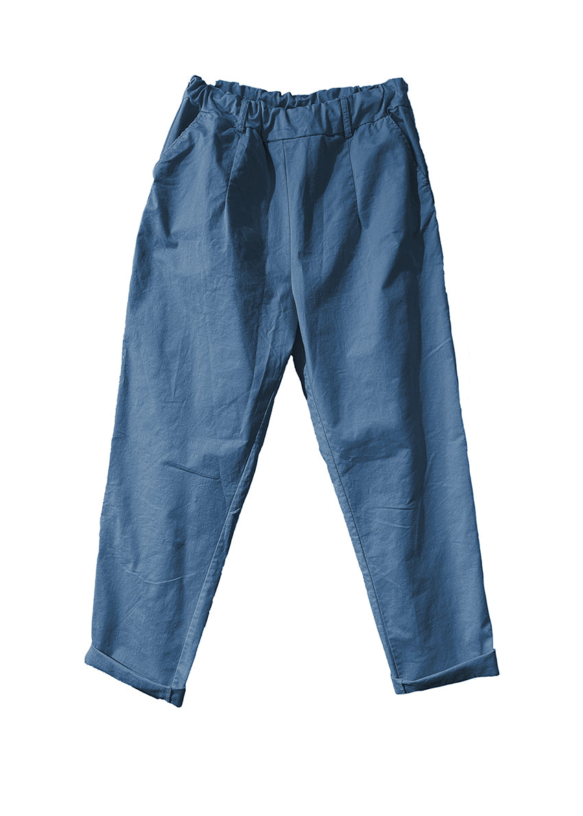 Trousers made of crepe elasticated cotton. Adjustable waist comfort, the elasticated waistband and the belt loops, while the balloon shape expertly flatters fuller thighs.