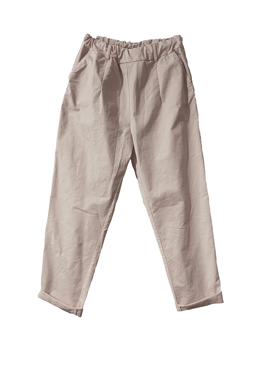 Trousers made of crepe elasticated cotton. Adjustable waist comfort, the elasticated waistband and the belt loops, while the balloon shape expertly flatters fuller thighs.