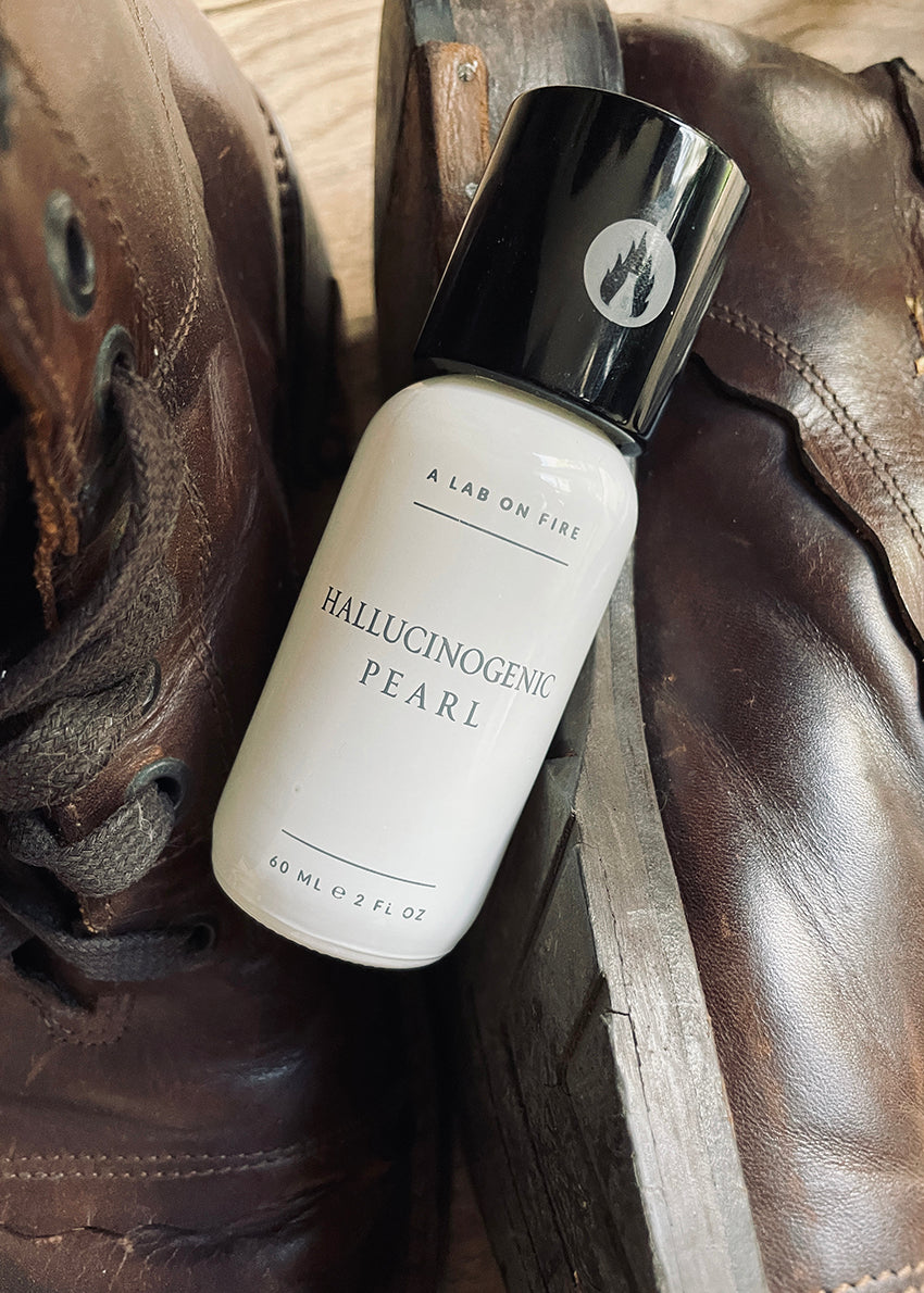 ts notes include ambrette seed, bergamot, pink pepper, violet, Iriseine De Laire,* orris, suede, blond woods, and musks. On my skin, Hallucinogenic Pearl leads with leather — a lot of it, as well as a very sharp smoke note.