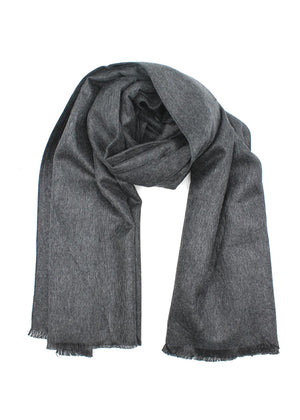Wrap yourself in the effortless elegance of this sophisticated dim grey scarf, a marvellous blend of exquisite materials. Cotton provides lightness and breathability, while wool brings a comforting warmth. Silk, adds a touch of luxury to the design.