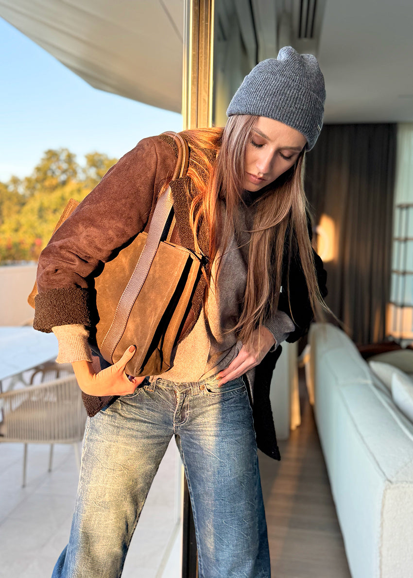 This elegant tote brown bag features a minimalist design crafted from a luxurious combination of materials. The main body is made of suede, offering a soft, velvety texture, while the long, sturdy straps are made from pebbled leather