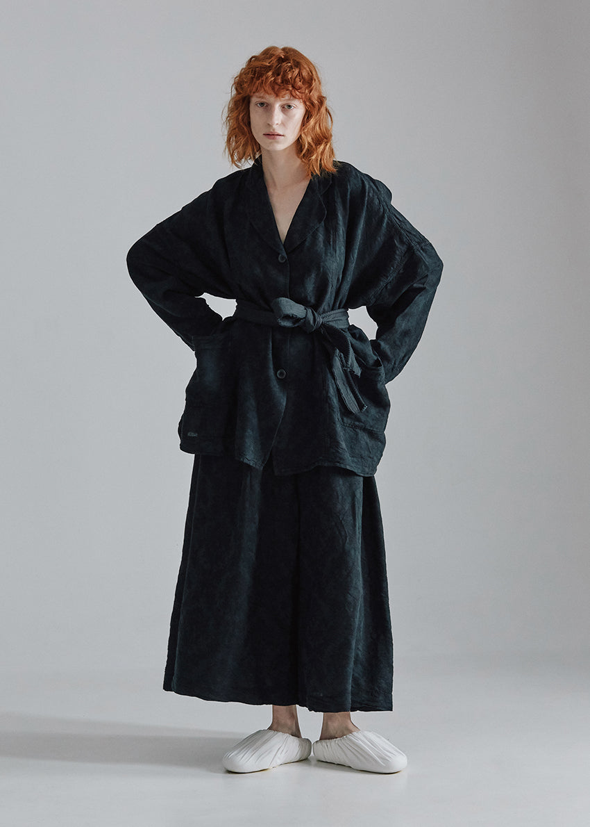 La Vaca Loca is a bold expression of individuality and modern style with a tailored heritage. Crafted from soft cotton , this robe- black belt it is an incredible item that ads chicness to any outfit.