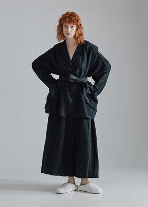 La Vaca Loca is a bold expression of individuality and modern style with a tailored heritage. Crafted from soft cotton , this robe- black belt it is an incredible item that ads chicness to any outfit.