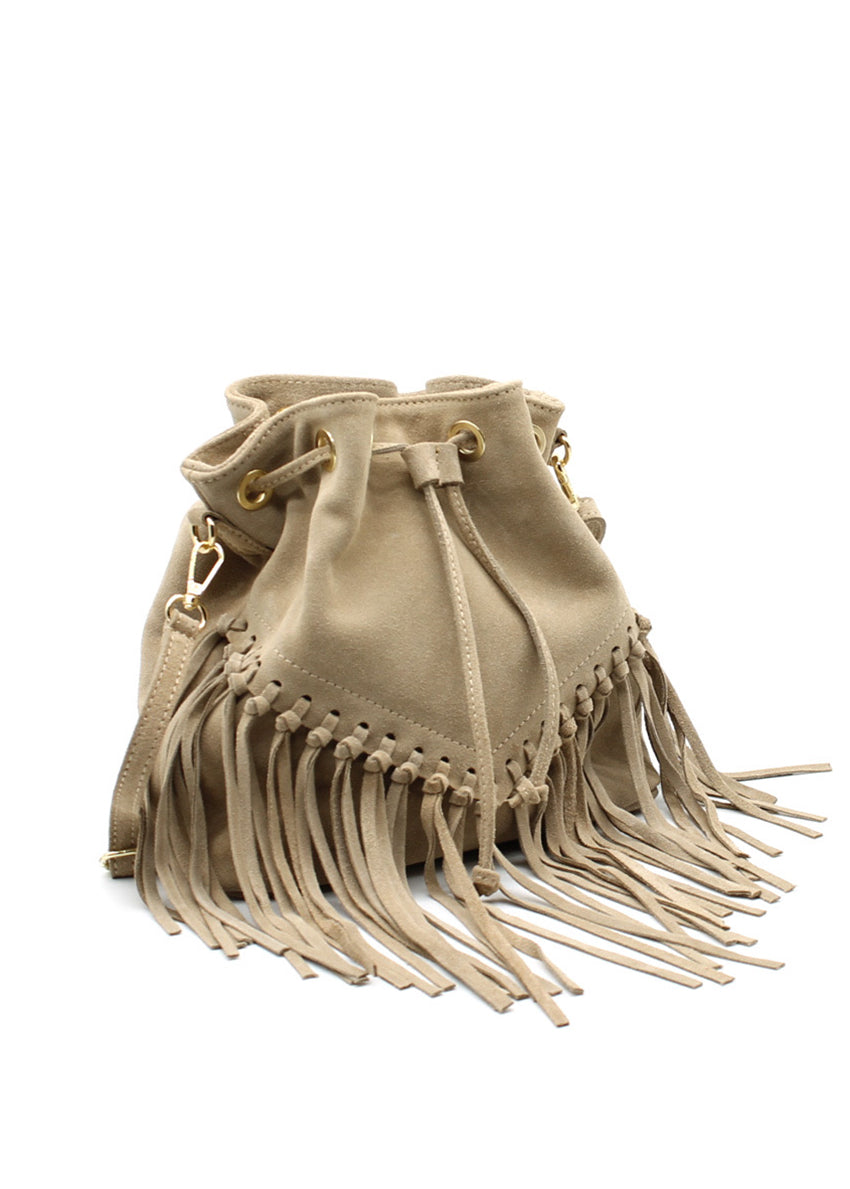 This bag features a sleek, monochrome design, crafted from high-quality leather and complete with a removable strap. It also includes a convenient internal zip-up compartment and adjustable straps for a customized fit.