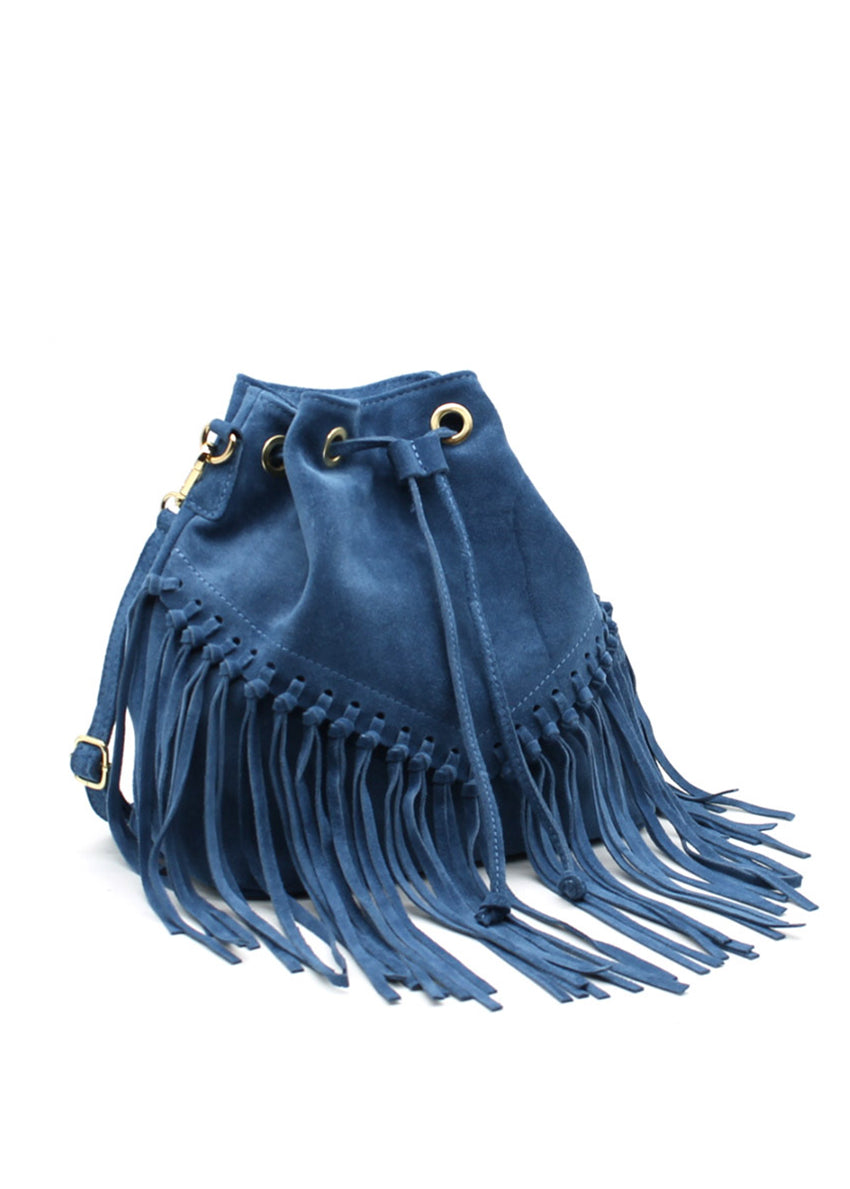 This bag features a sleek, monochrome design, crafted from high-quality leather and complete with a removable strap. It also includes a convenient internal zip-up compartment and adjustable straps for a customized fit.