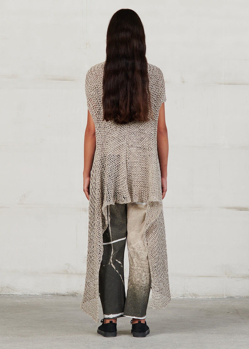 Knit that feels like a hug, sweater- vest are updated this season in chunky and ribbed styles, cropped and/or longline cuts. Linen knit, with front opening this cardigan is perfect for colder days during summer, elegant cut and soft texture.