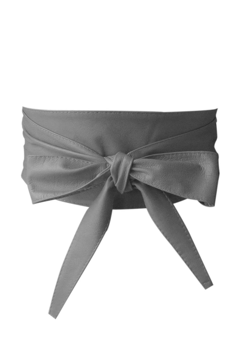 Tie it your way—this grey leather belt adapts to your mood with five distinct styling options: ocho, bow, rosette, twist, or classic knot. Slip it on, wrap it around, and let your personal flair take the lead.