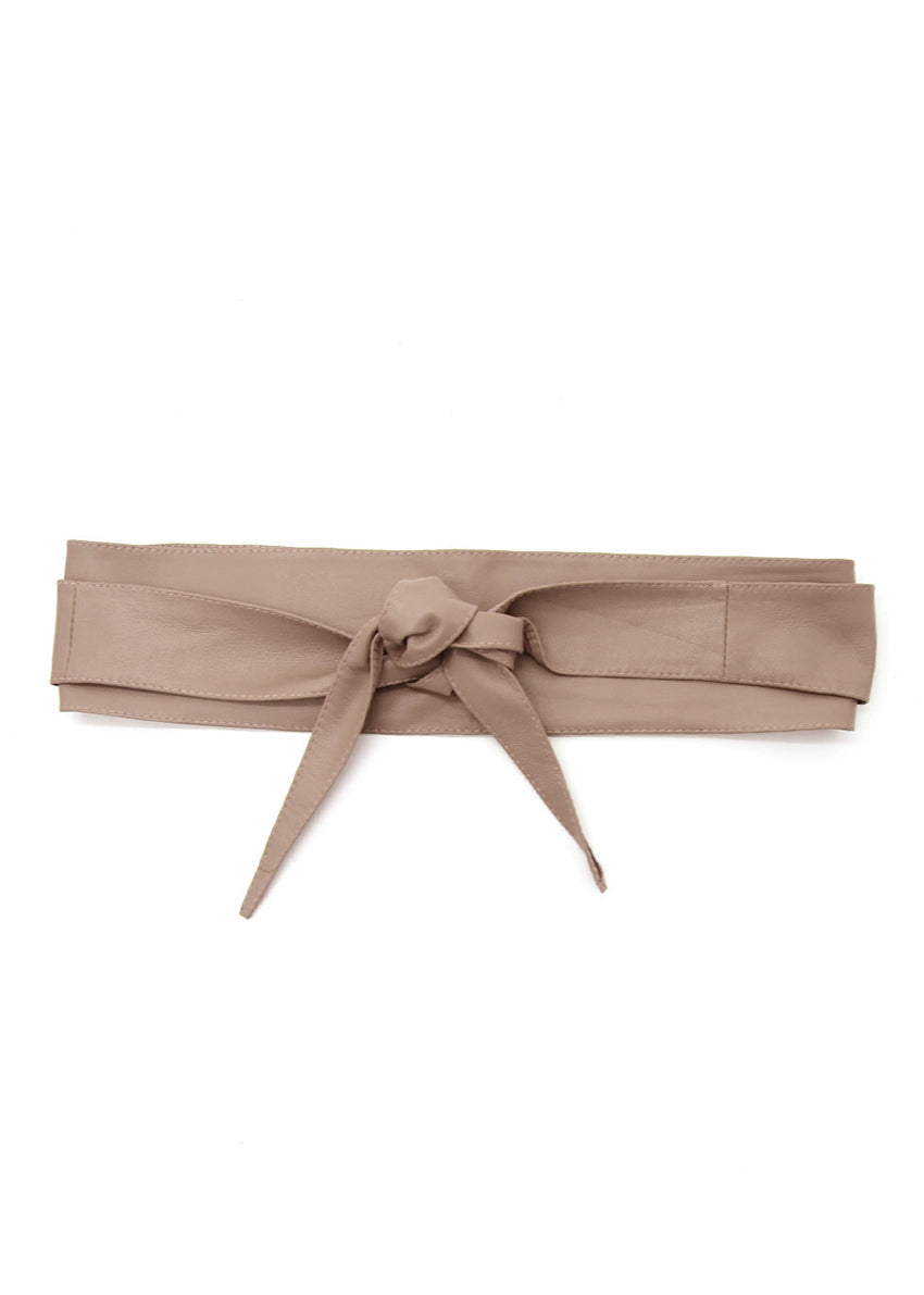 Tie it your way—this tan leather belt adapts to your mood with five distinct styling options: ocho, bow, rosette, twist, or classic knot. Slip it on, wrap it around, and let your personal flair take the lead.