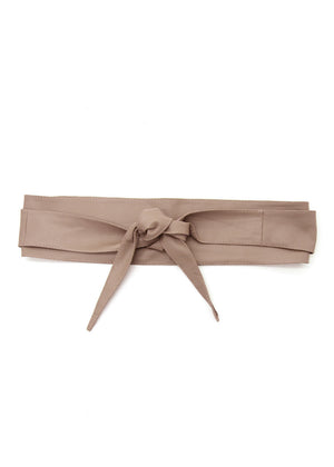 Tie it your way—this tan leather belt adapts to your mood with five distinct styling options: ocho, bow, rosette, twist, or classic knot. Slip it on, wrap it around, and let your personal flair take the lead.