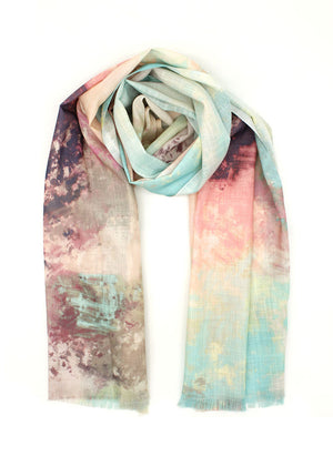 Ethnic style, an incredible combination of colors, this scarf is the pick of elegance for any outfit.
