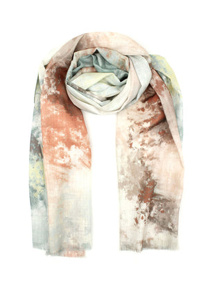Ethnic style, an incredible combination of colors, this scarf is the pick of elegance for any outfit.