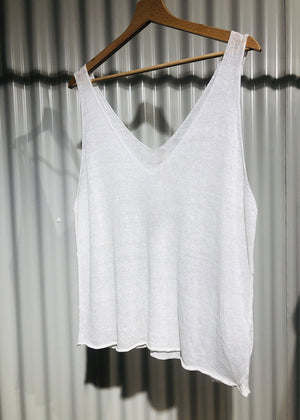 wide-v-neck-knitted-tank-top-white