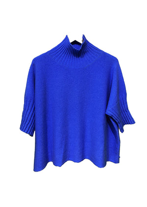 A very simple blue sweater with ribbed sleeves texture and turtle neck, the vertical ribs makes it classy and comfortable. Very easy to wear, medium length, this sweater is for intermediate spring/ autumn days.