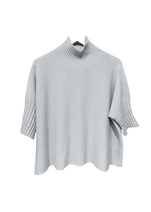 A very simple grey sweater with ribbed sleeves texture and turtle neck, the vertical ribs makes it classy and comfortable. Very easy to wear, medium length, this sweater is for intermediate spring/ autumn days.