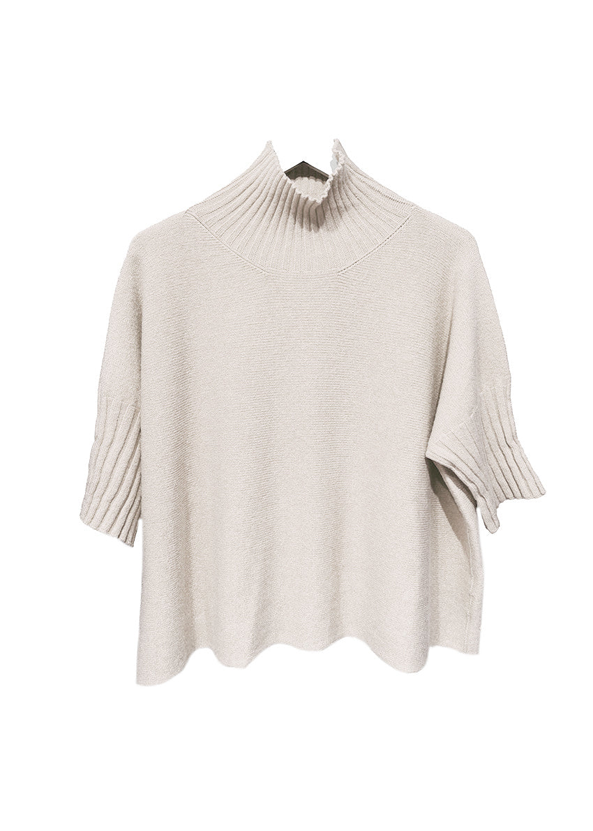 A very simple ivory sweater with ribbed sleeves texture and turtle neck, the vertical ribs makes it classy and comfortable. Very easy to wear, medium length, this sweater is for intermediate spring/ autumn days.