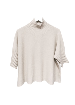 A very simple ivory sweater with ribbed sleeves texture and turtle neck, the vertical ribs makes it classy and comfortable. Very easy to wear, medium length, this sweater is for intermediate spring/ autumn days.