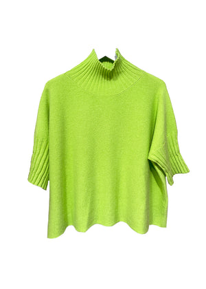 A very simple yellow green sweater with ribbed sleeves texture and turtle neck, the vertical ribs makes it classy and comfortable. Very easy to wear, medium length, this sweater is for intermediate spring/ autumn days.