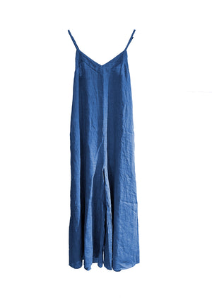 Crafted with cool and breathable linen, this overall offers comfort and effortless style. The adjustable straps ensure a customized fit without crossing over. With practical side pockets and refined stitching details