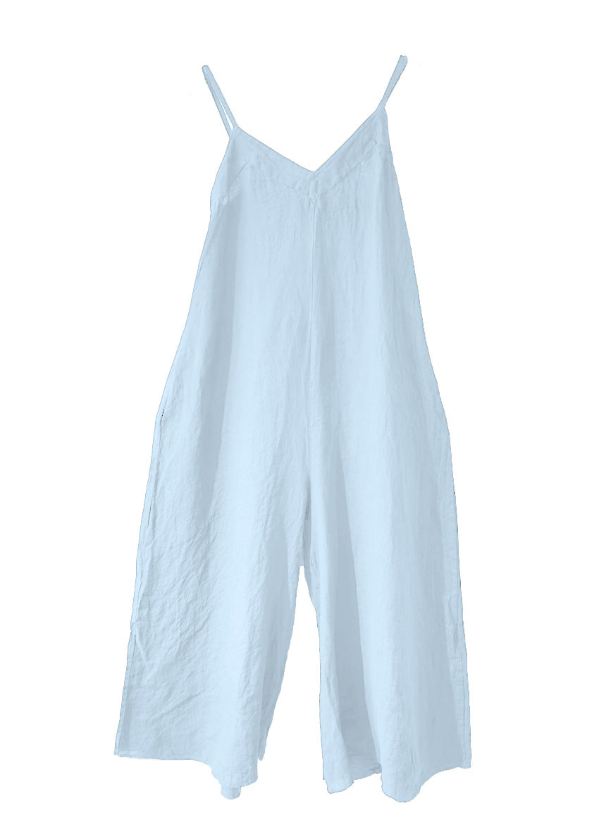 Crafted with cool and breathable linen, this overall offers comfort and effortless style. The adjustable straps ensure a customized fit without crossing over. With practical side pockets and refined stitching details