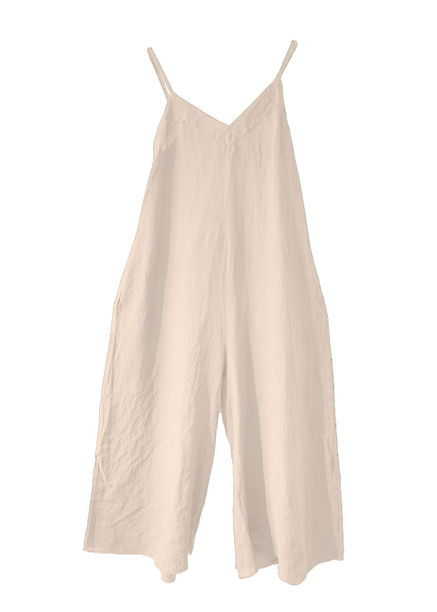 Crafted with cool and breathable linen, this overall offers comfort and effortless style. The adjustable straps ensure a customized fit without crossing over. With practical side pockets and refined stitching details