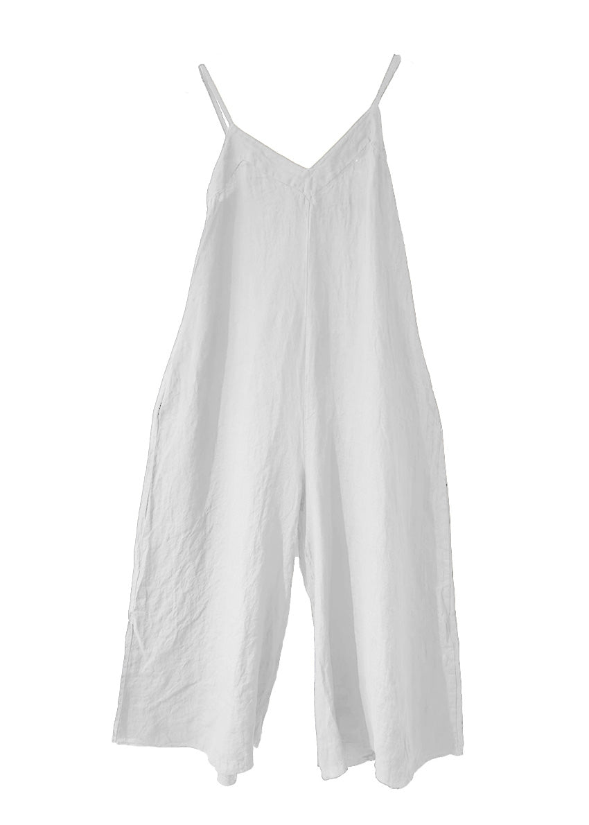 Crafted with cool and breathable linen, this overall offers comfort and effortless style. The adjustable straps ensure a customized fit without crossing over. With practical side pockets and refined stitching details