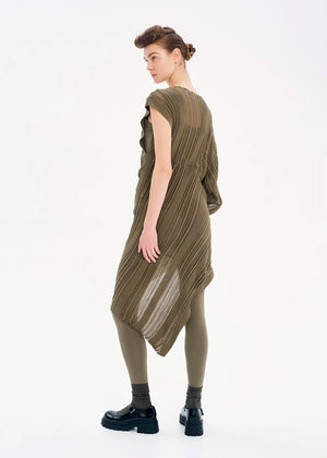 Knitted midi dress in an asymmetrical shape with the “Archetypes” rib pattern and yarn made of 100% high quality Greek cotton. It is sleeveless on one side, while short sleeved on the other.