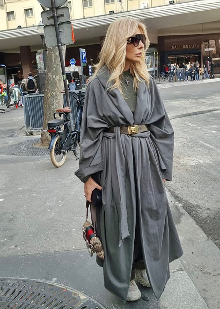 Long, unisex, double face overcoat, with a wide hood, made of elastic cotton/modal velvet fabric. PARQUE is self-belted and features two front pockets.