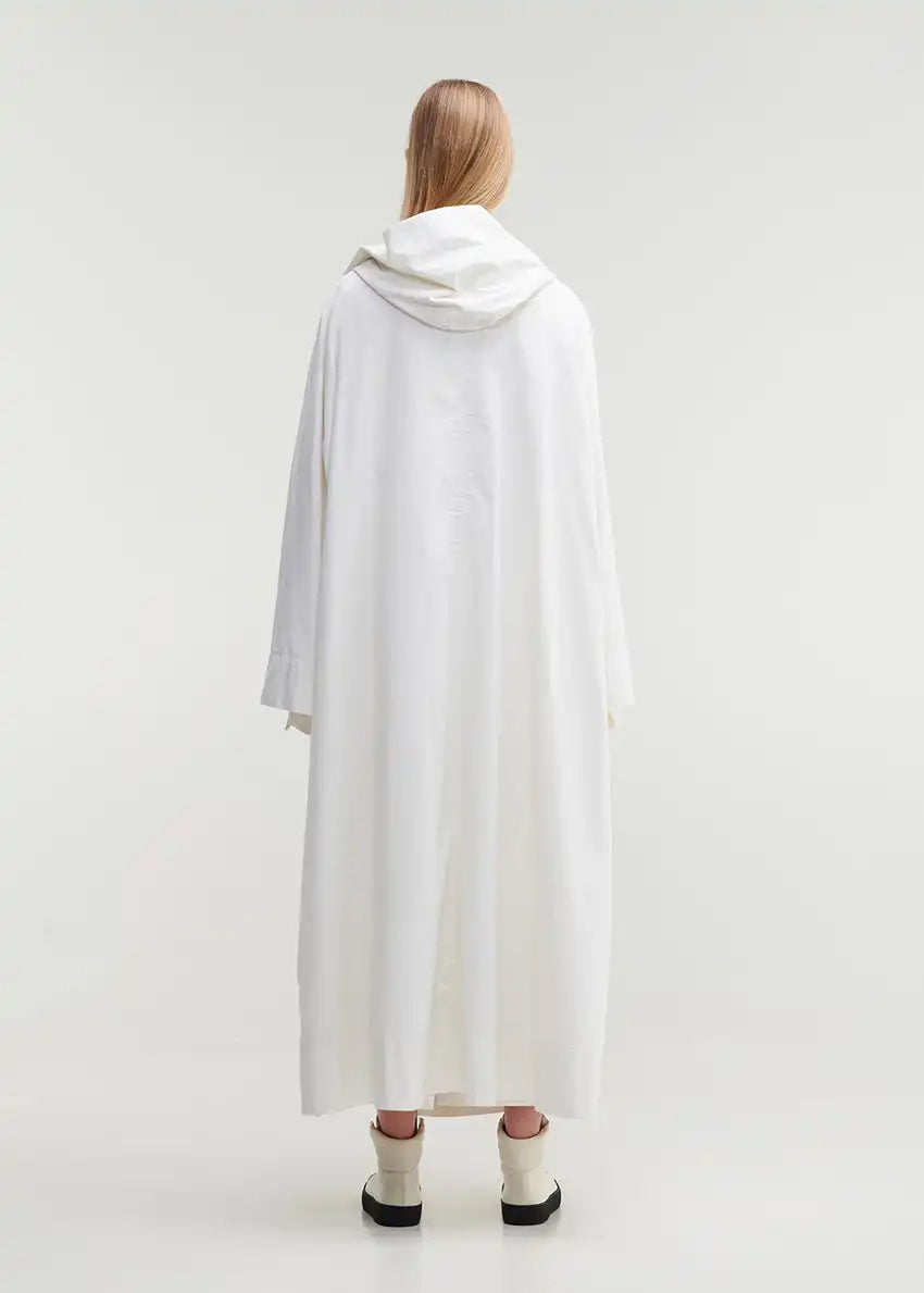 Long, unisex, double face overcoat, with a wide hood, made of elastic cotton/modal velvet fabric. PARQUE is self-belted and features two front pockets.